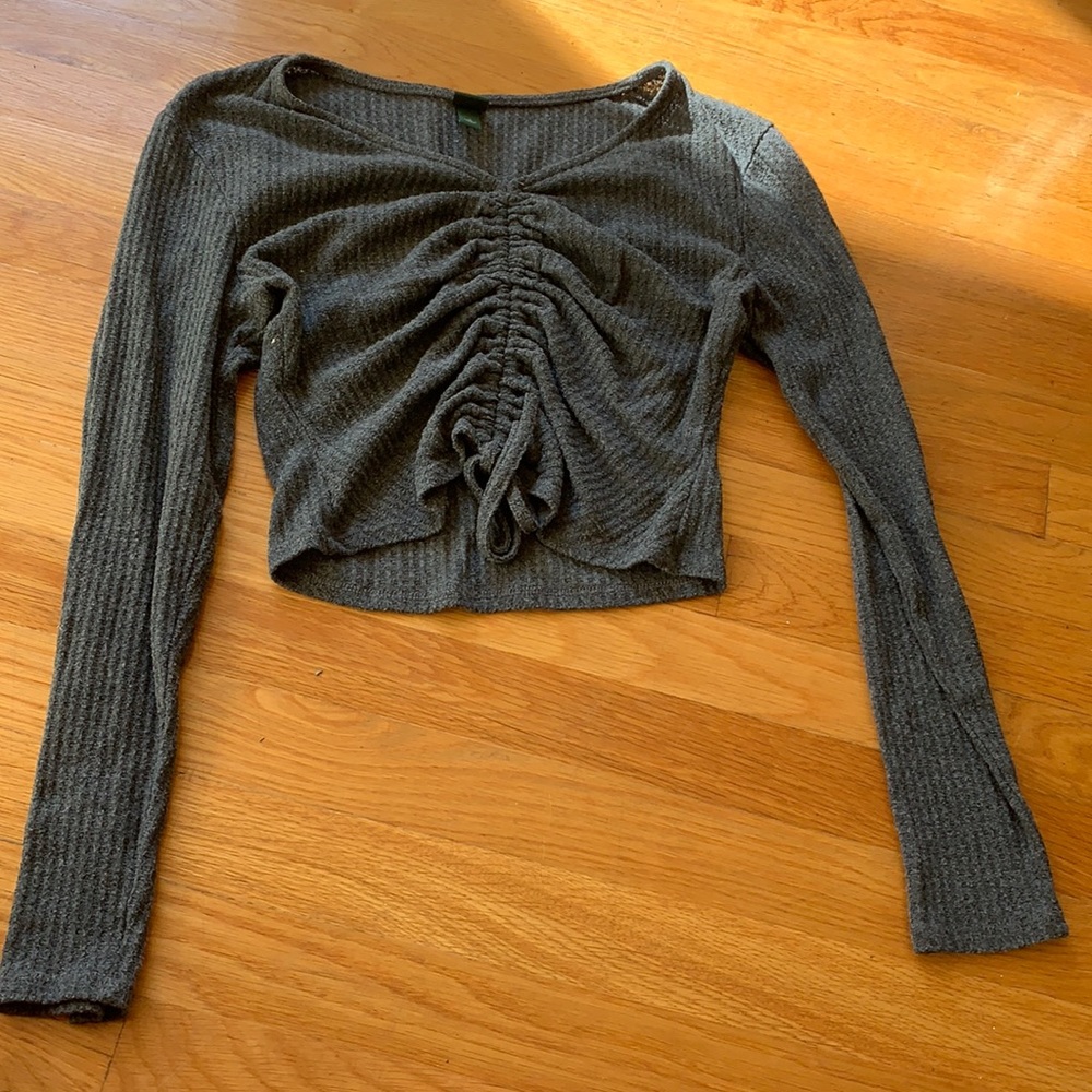 Grey adjustable scrunch waffle shirt